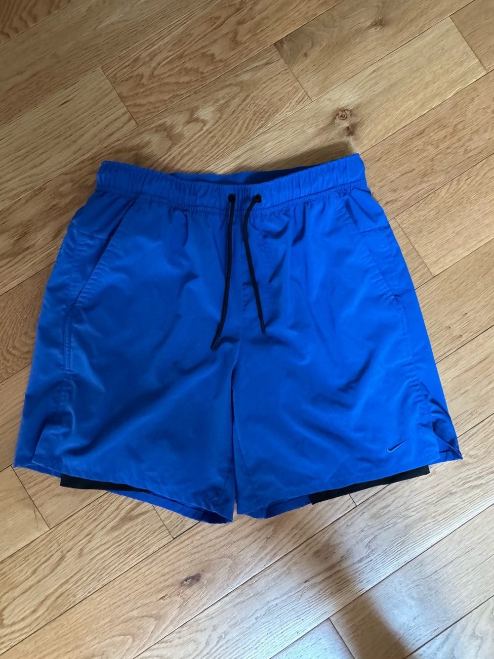 Nike Dri-FIT Unlimited 7” 2-in-1 Versatile Shorts in Game Royal, size Medium